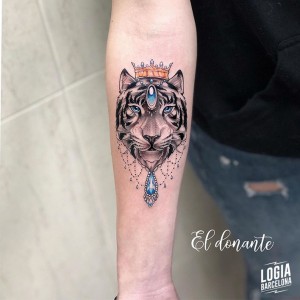 tatuaje_brazo_tigre_corona_logia_barcelona_el_donante 